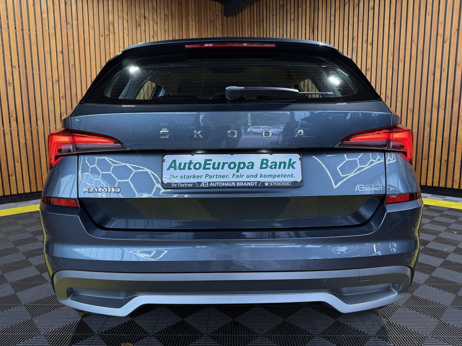 Fahrzeugabbildung SKODA Kamiq Style TSI *LED*App*Tempo*Alu*PDC*SHz*