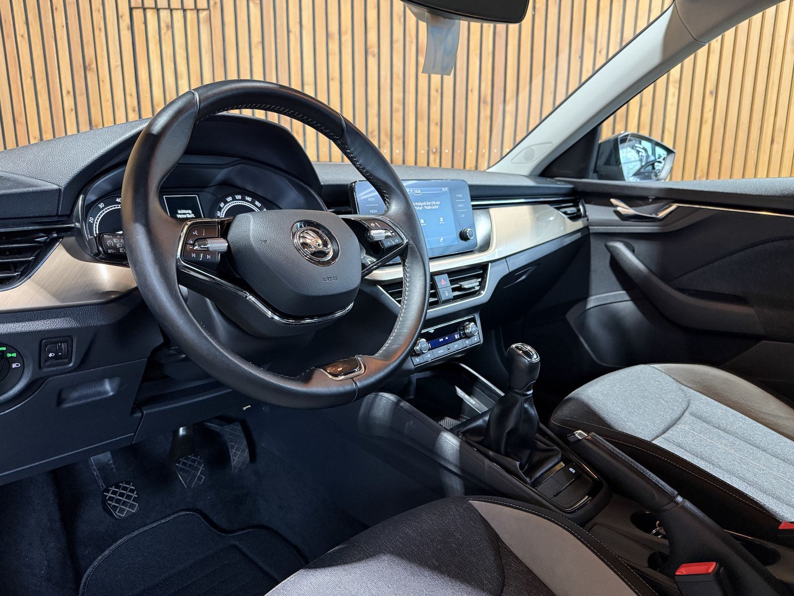 Fahrzeugabbildung SKODA Kamiq Style TSI *LED*App*Tempo*Alu*PDC*SHz*