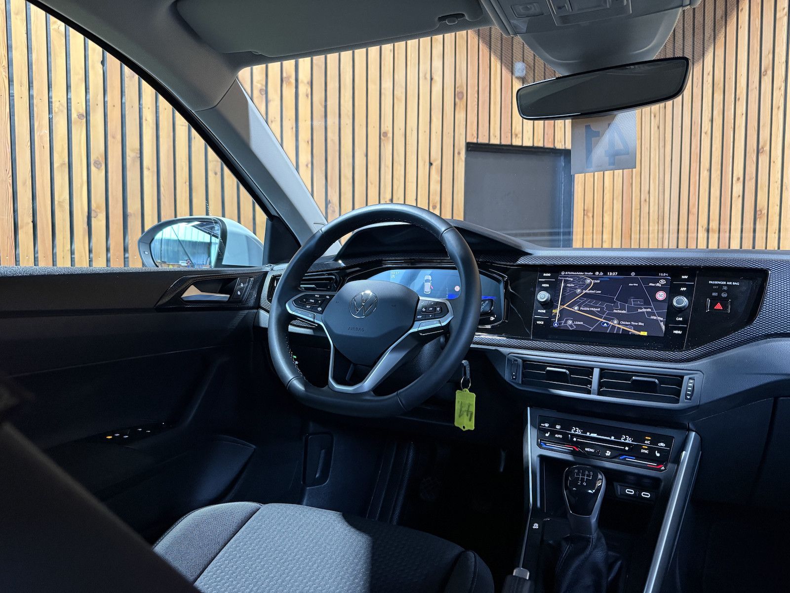 Fahrzeugabbildung Volkswagen Taigo 1,0 TSI Life *Navi*Matrix*Virtual*Sitzhz*