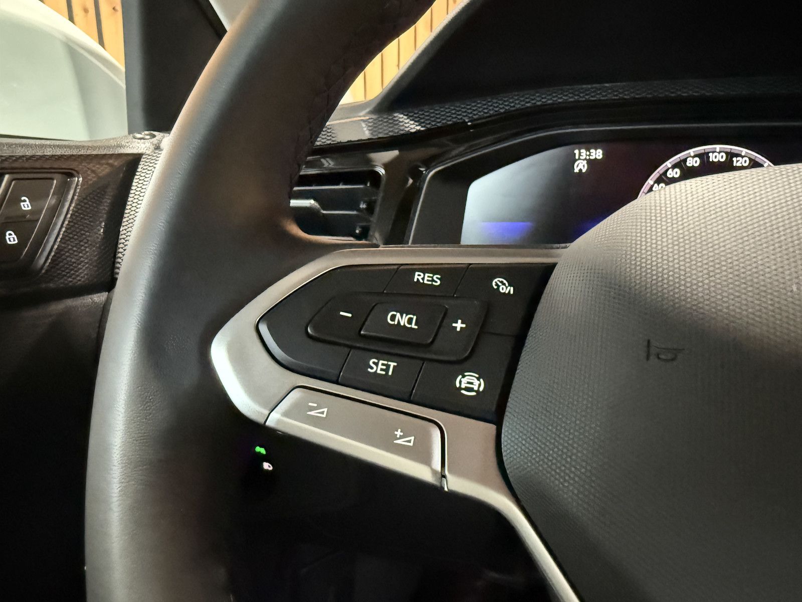 Fahrzeugabbildung Volkswagen Taigo 1,0 TSI Life *Navi*Matrix*Virtual*Sitzhz*