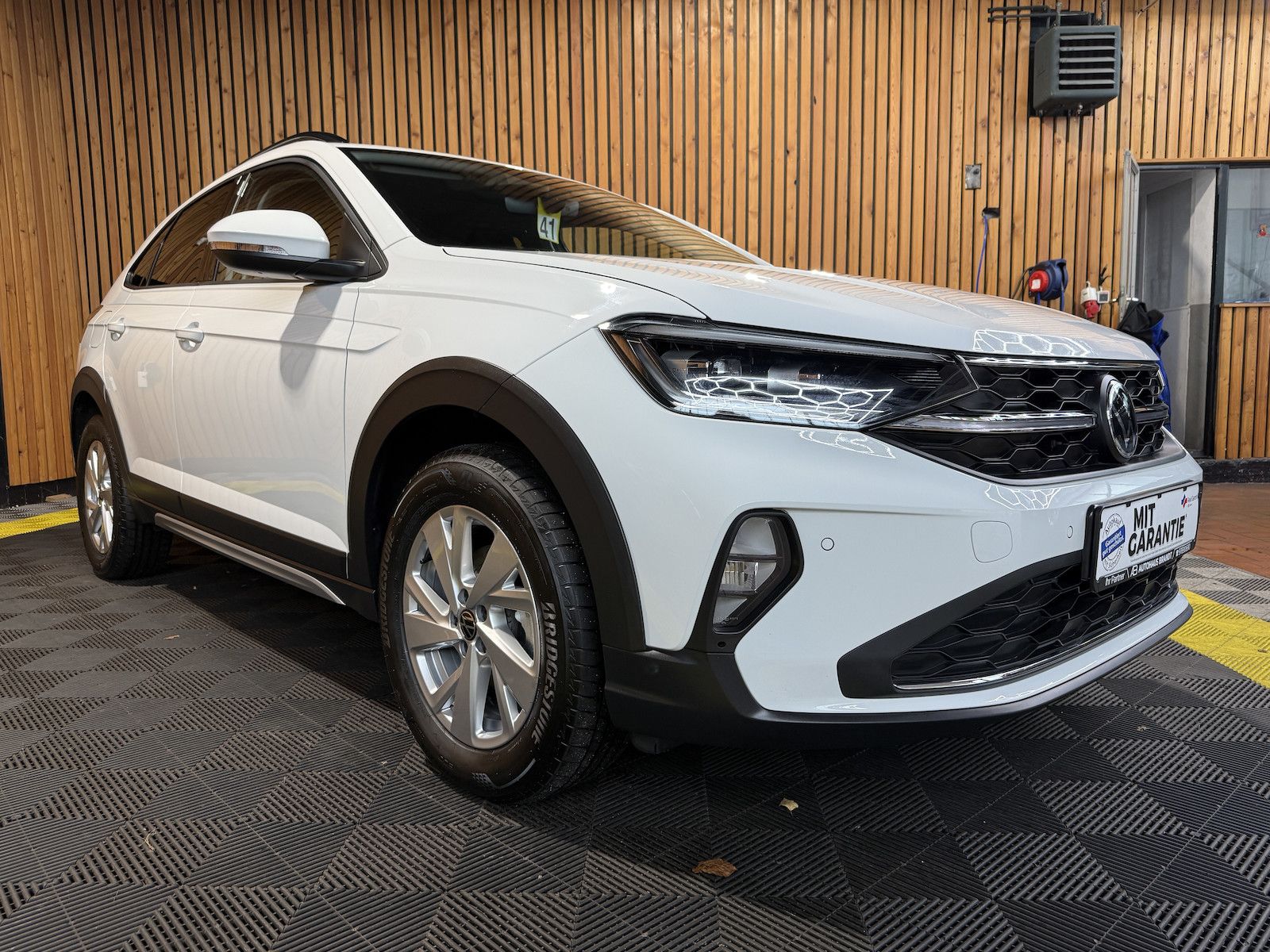 Fahrzeugabbildung Volkswagen Taigo 1,0 TSI Life *Navi*Matrix*Virtual*Sitzhz*