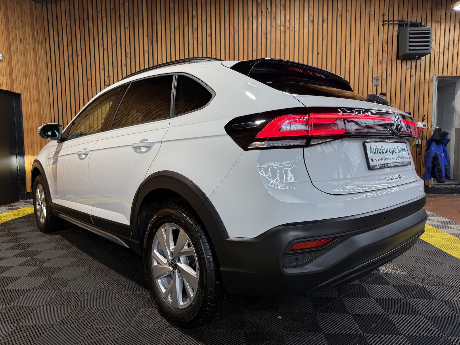 Fahrzeugabbildung Volkswagen Taigo 1,0 TSI Life *Navi*Matrix*Virtual*Sitzhz*