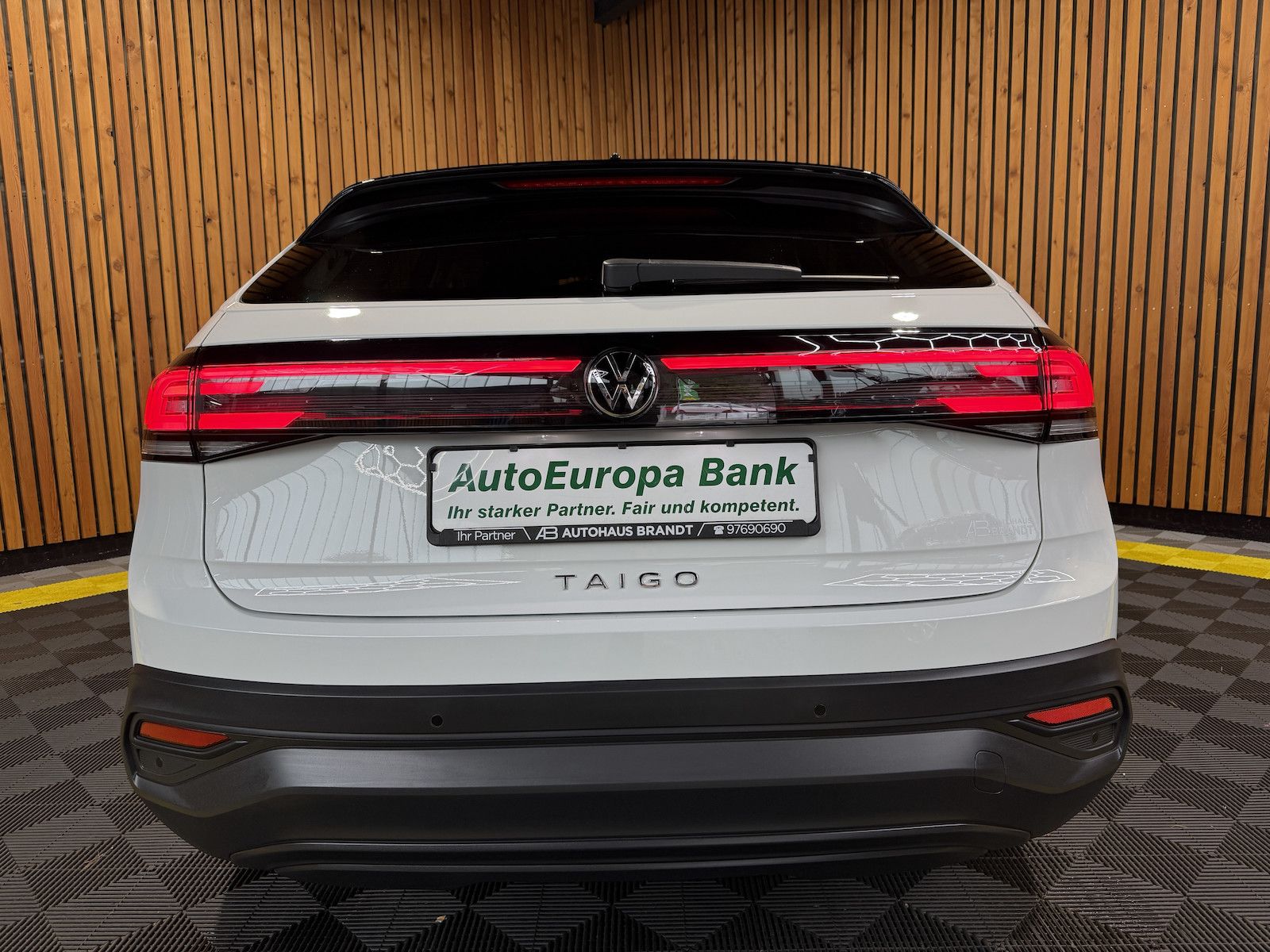 Fahrzeugabbildung Volkswagen Taigo 1,0 TSI Life *Navi*Matrix*Virtual*Sitzhz*