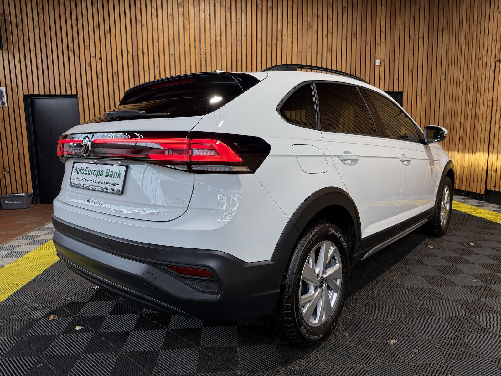 Fahrzeugabbildung Volkswagen Taigo 1,0 TSI Life *Navi*Matrix*Virtual*Sitzhz*