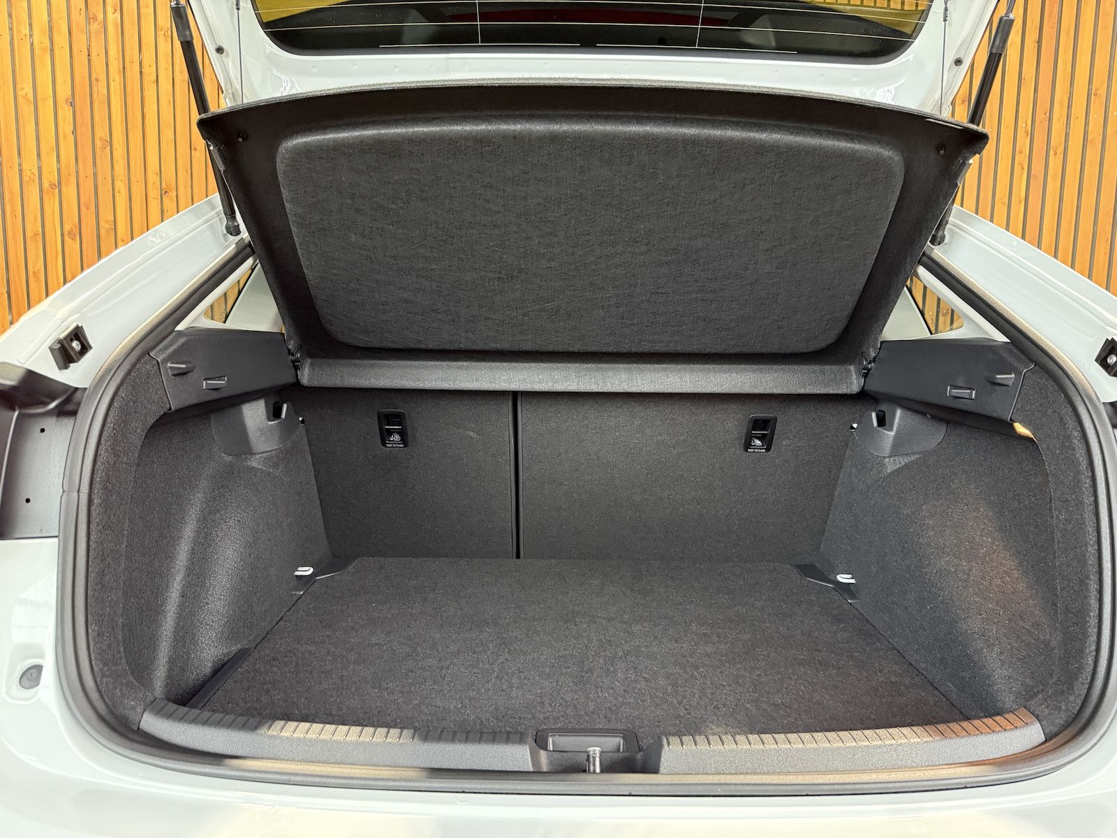 Fahrzeugabbildung Volkswagen Taigo 1,0 TSI Life *Navi*Matrix*Virtual*Sitzhz*