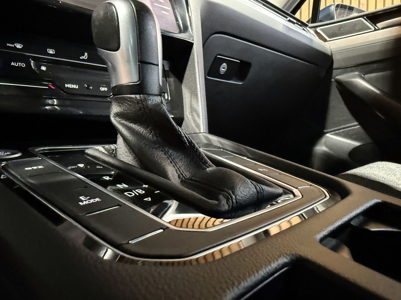 Fahrzeugabbildung Volkswagen Passat Variant GTE DSG *Navi*Kam*LED*Virtual*ACC