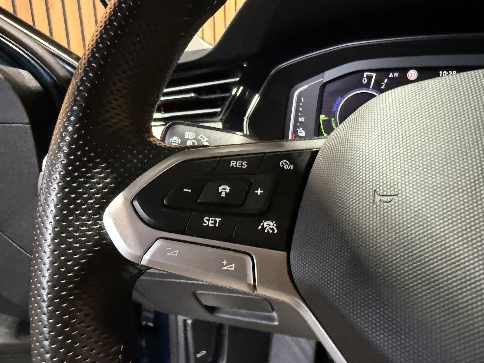 Fahrzeugabbildung Volkswagen Passat Variant GTE DSG *Navi*Kam*LED*Virtual*ACC