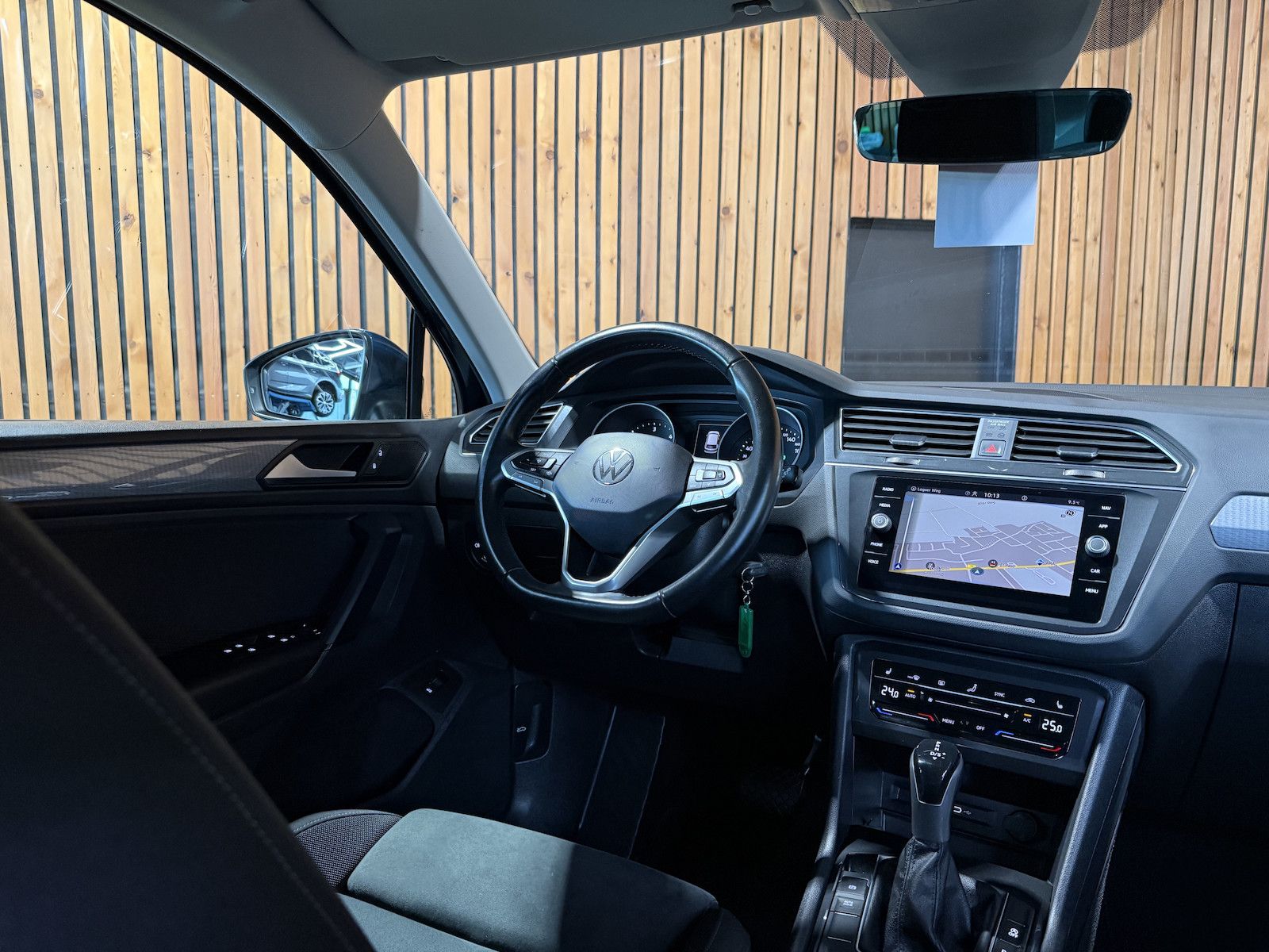Fahrzeugabbildung Volkswagen Tiguan 2,0 TDI Life DSG *Navi*ACC*AHK*App*LED*