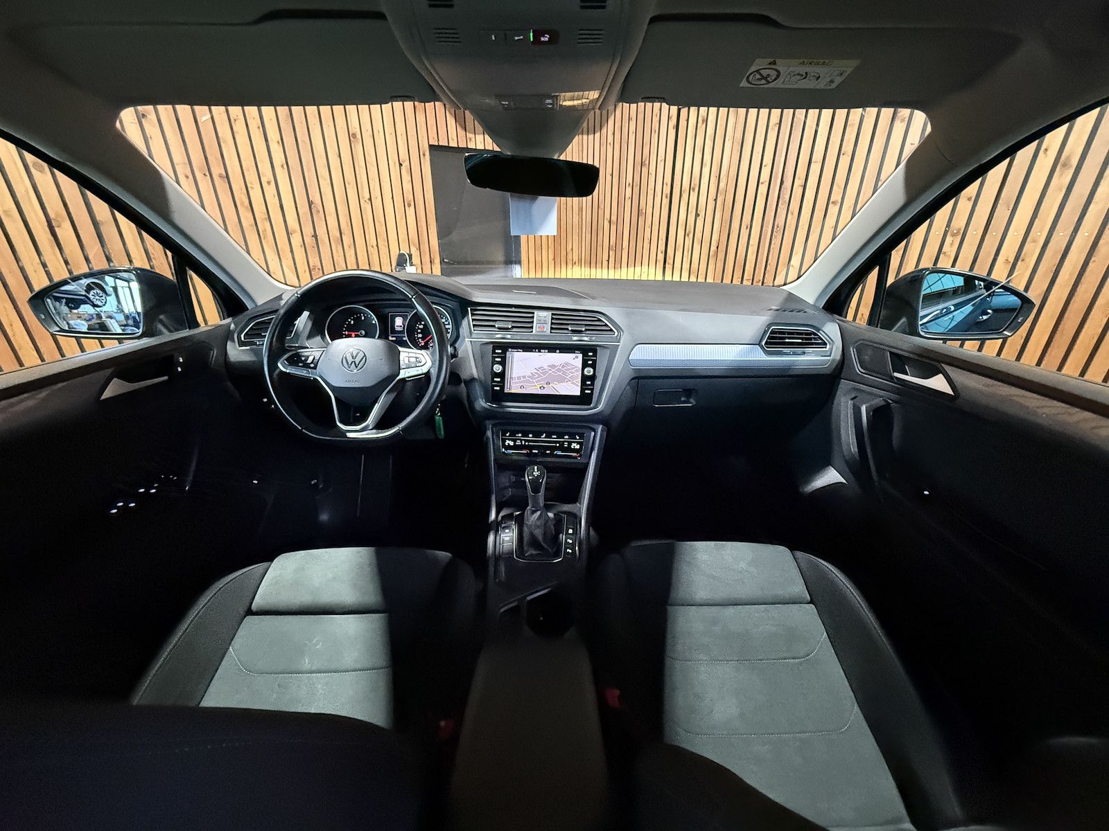 Fahrzeugabbildung Volkswagen Tiguan 2,0 TDI Life DSG *Navi*ACC*AHK*App*LED*