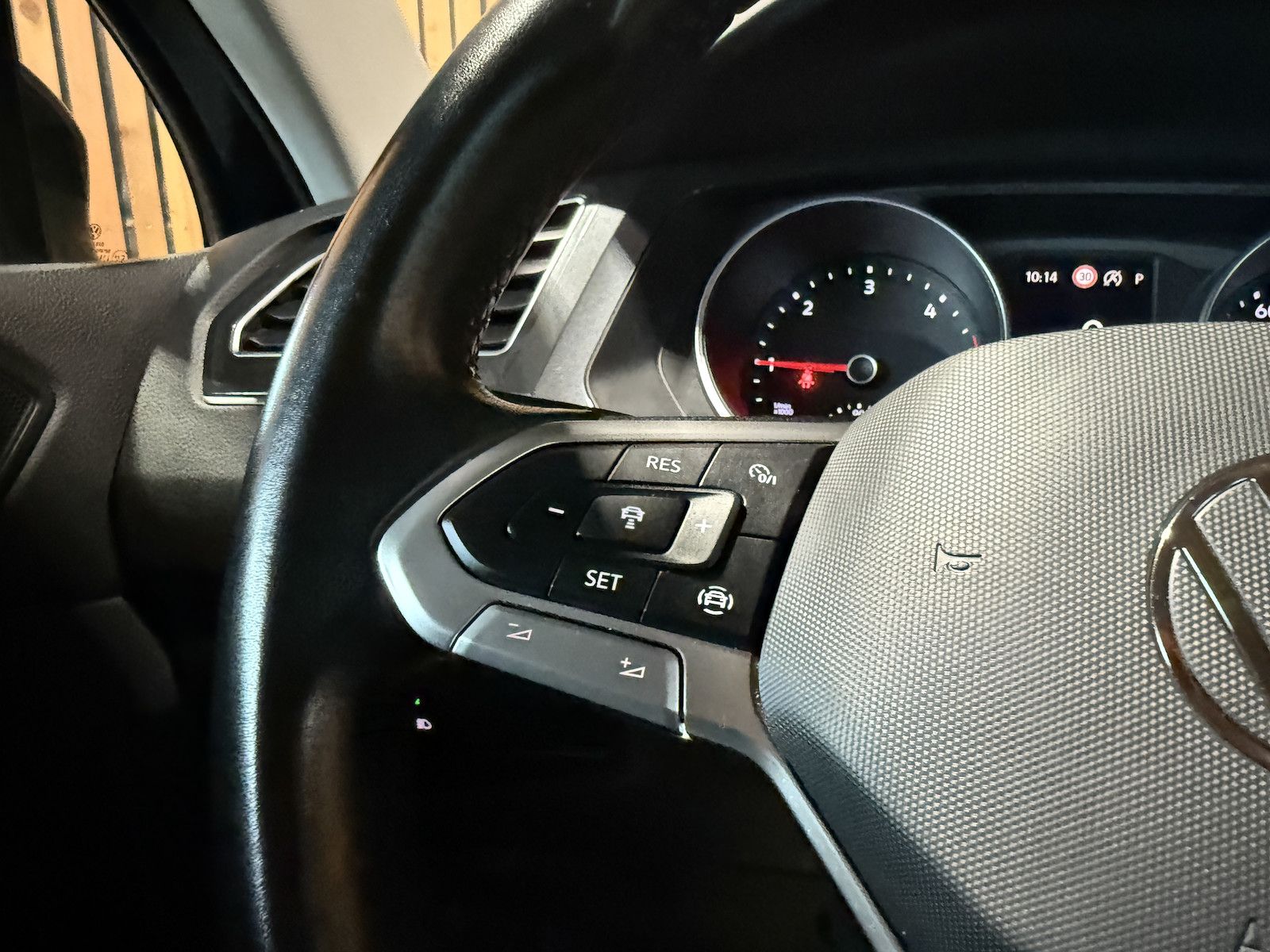 Fahrzeugabbildung Volkswagen Tiguan 2,0 TDI Life DSG *Navi*ACC*AHK*App*LED*