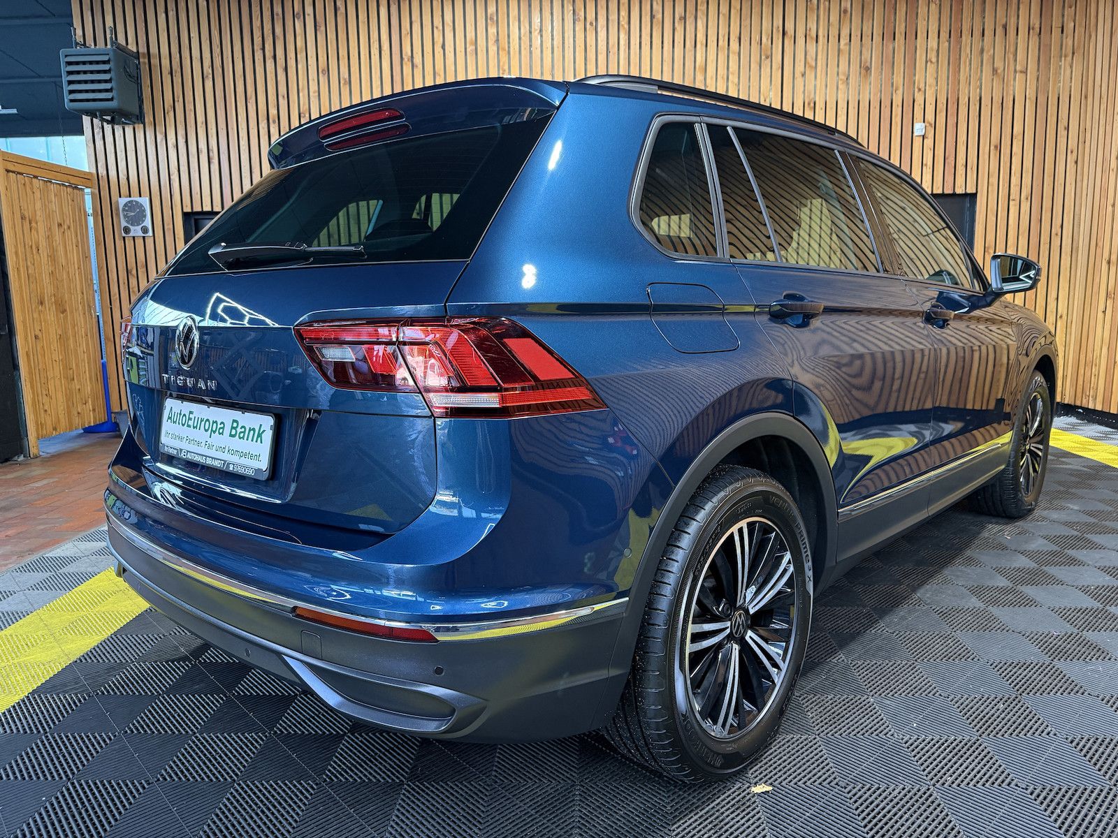 Fahrzeugabbildung Volkswagen Tiguan 2,0 TDI Life DSG *Navi*ACC*AHK*App*LED*