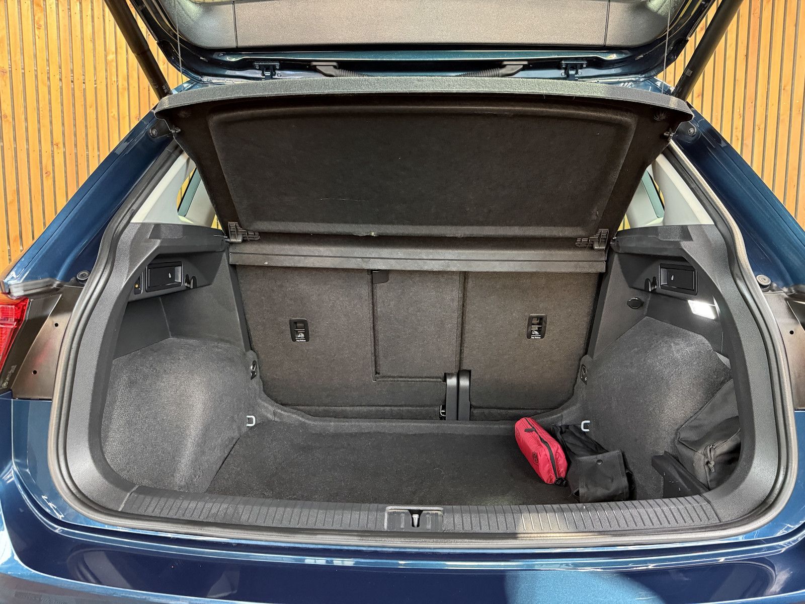 Fahrzeugabbildung Volkswagen Tiguan 2,0 TDI Life DSG *Navi*ACC*AHK*App*LED*