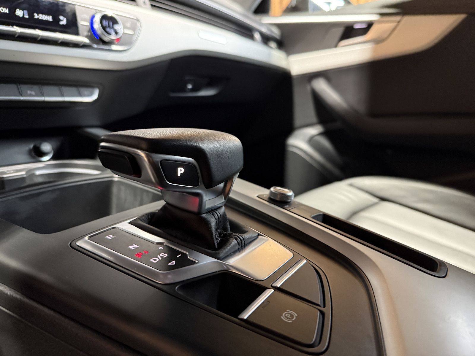 Fahrzeugabbildung Audi A4 Avant adv. 40 TFSI Aut Navi*Kam*ACC*LED*Leder