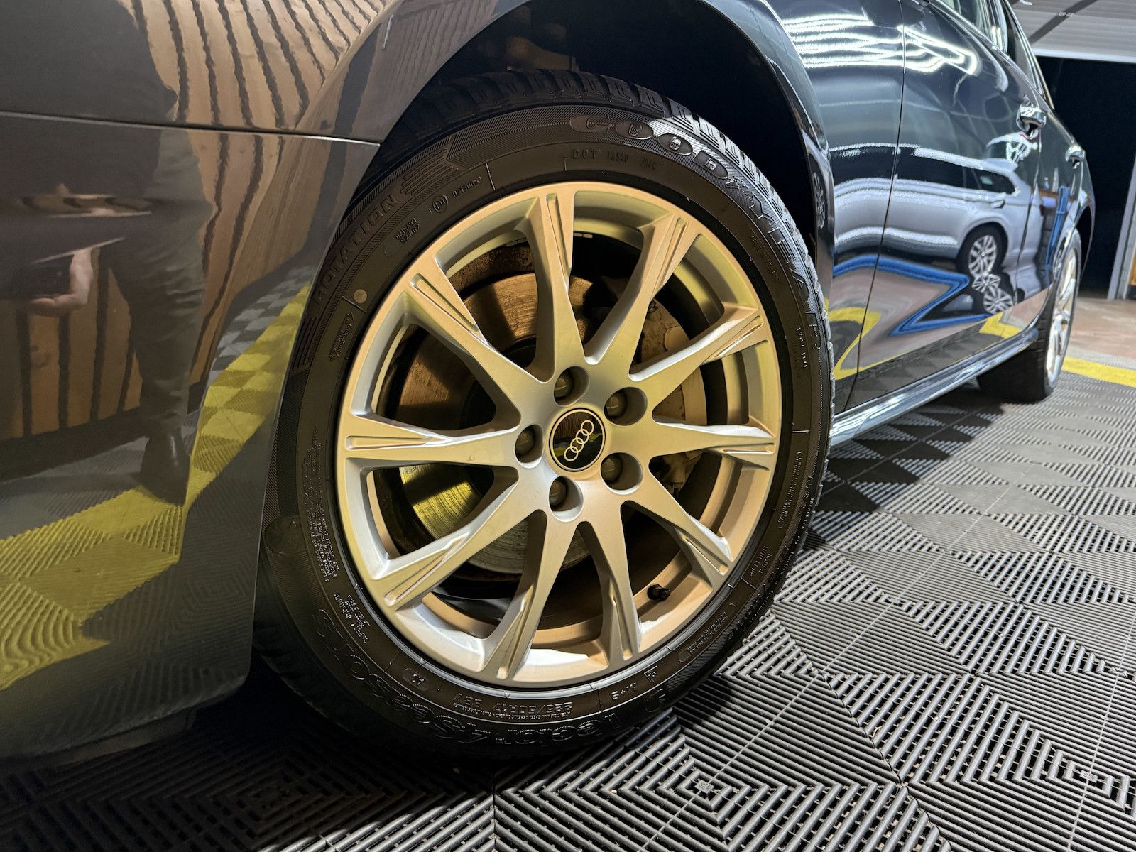 Fahrzeugabbildung Audi A4 Avant adv. 40 TFSI Aut Navi*Kam*ACC*LED*Leder