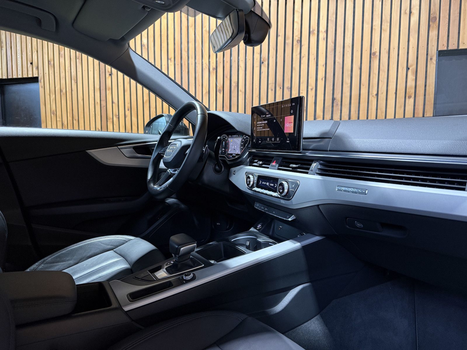 Fahrzeugabbildung Audi A4 Avant adv. 40 TFSI Aut Navi*Kam*ACC*LED*Leder