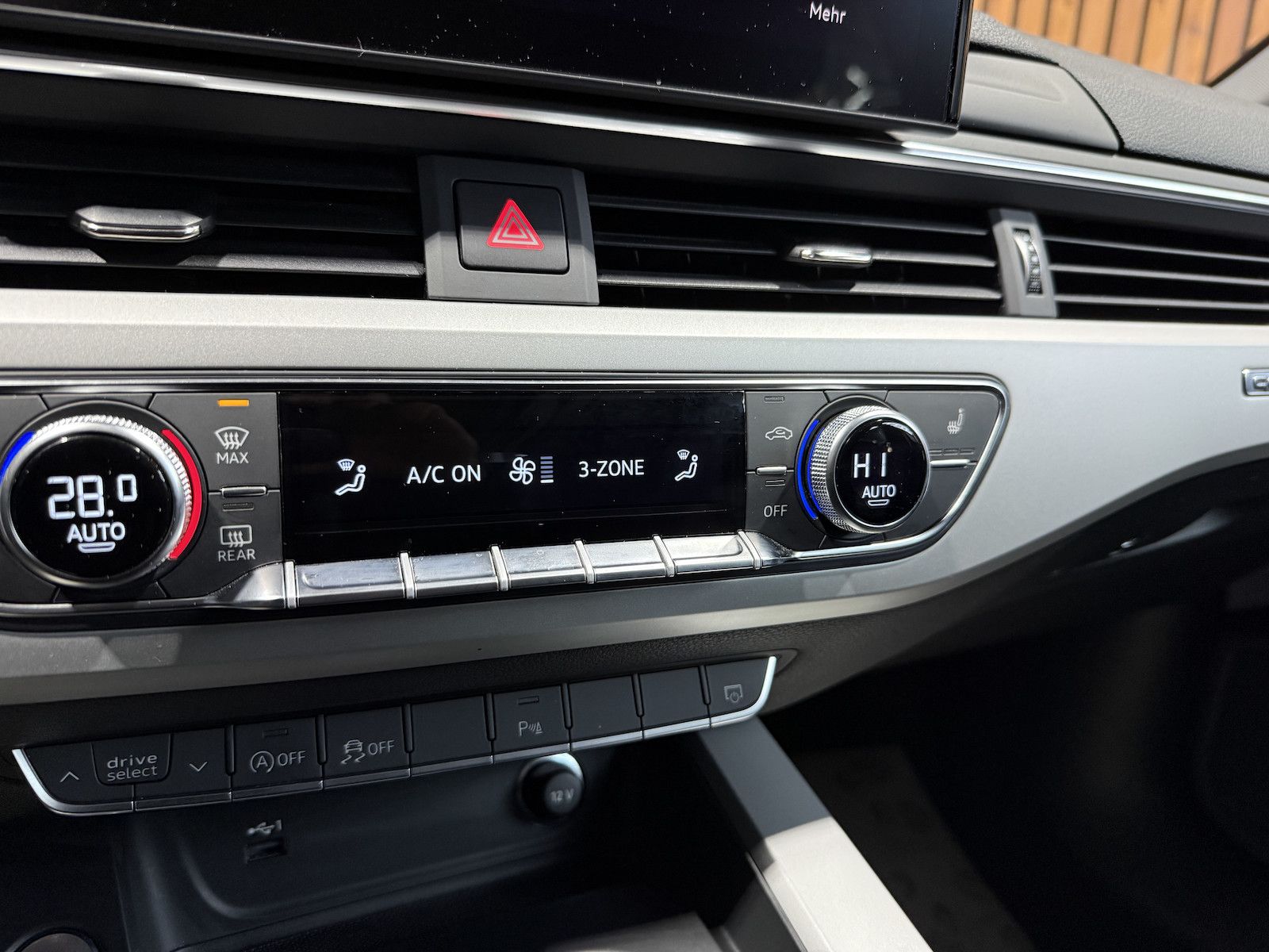 Fahrzeugabbildung Audi A4 Avant adv. 40 TFSI Aut Navi*Kam*ACC*LED*Leder