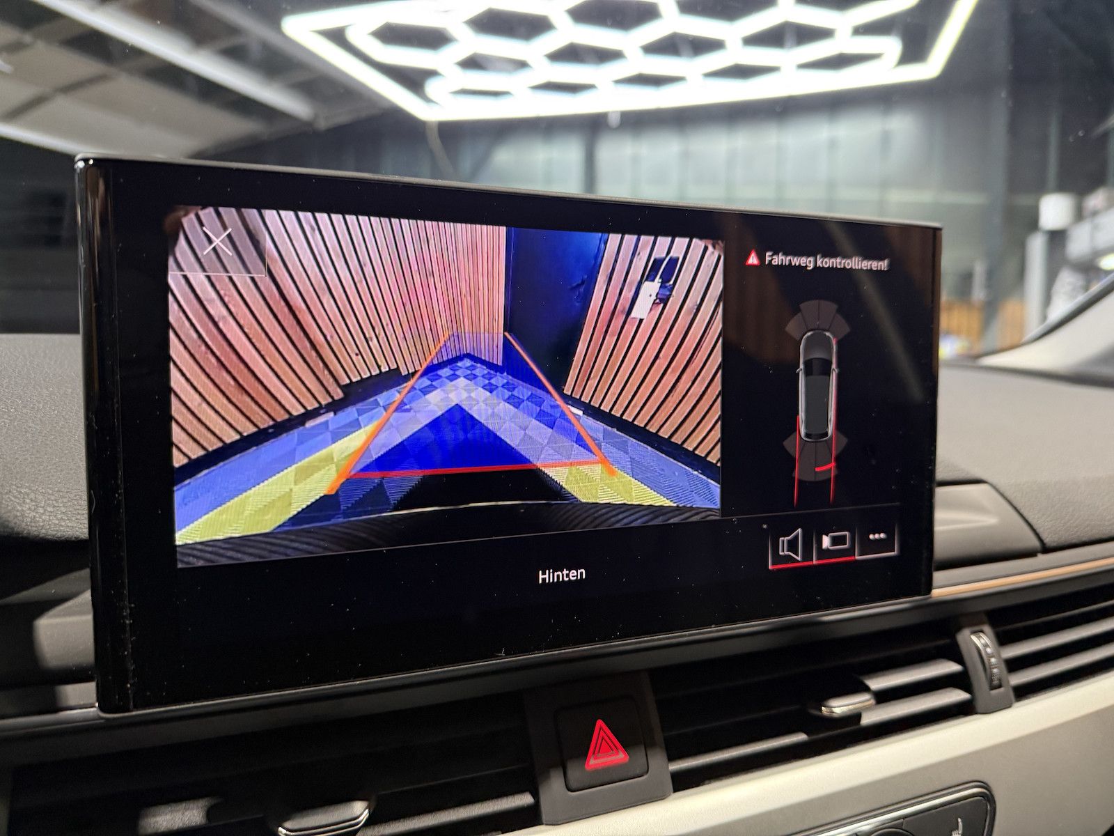 Fahrzeugabbildung Audi A4 Avant adv. 40 TFSI Aut Navi*Kam*ACC*LED*Leder