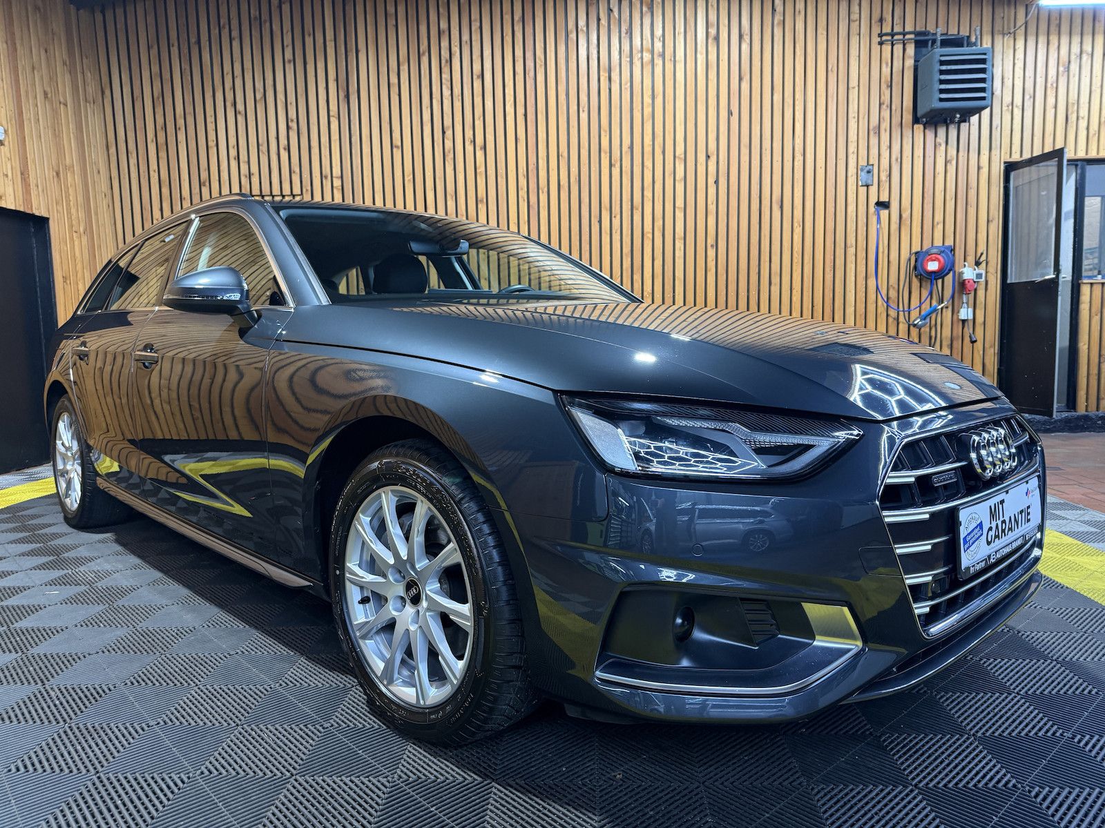 Fahrzeugabbildung Audi A4 Avant adv. 40 TFSI Aut Navi*Kam*ACC*LED*Leder