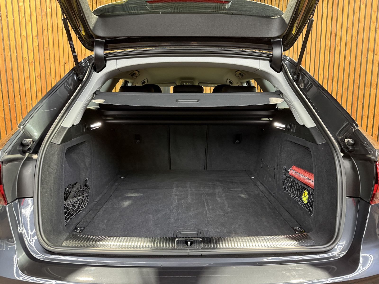 Fahrzeugabbildung Audi A4 Avant adv. 40 TFSI Aut Navi*Kam*ACC*LED*Leder