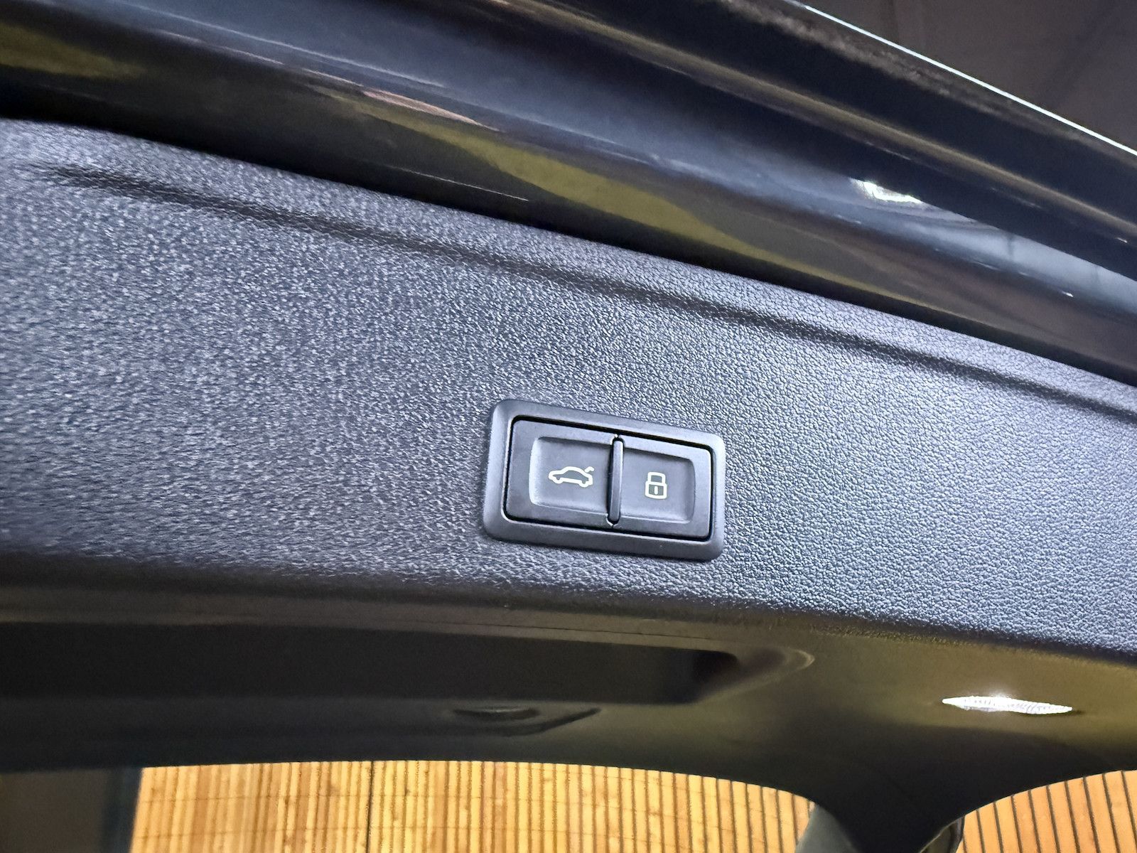 Fahrzeugabbildung Audi A4 Avant adv. 40 TFSI Aut Navi*Kam*ACC*LED*Leder