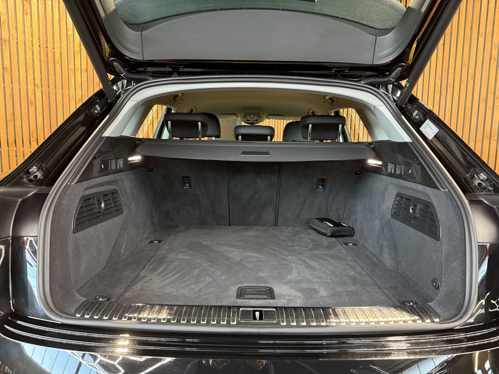 Fahrzeugabbildung Audi e-tron 50 quattro Navi*Kam*Virt*Luft*LED*Keyless