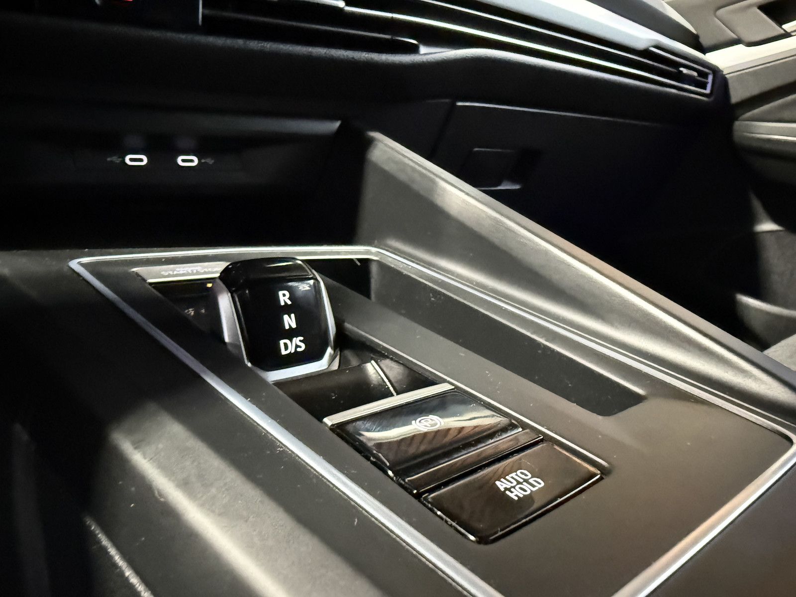 Fahrzeugabbildung Volkswagen Golf Variant 2,0 TDI Facel. DSG*Navi*LED*Kam*AHK