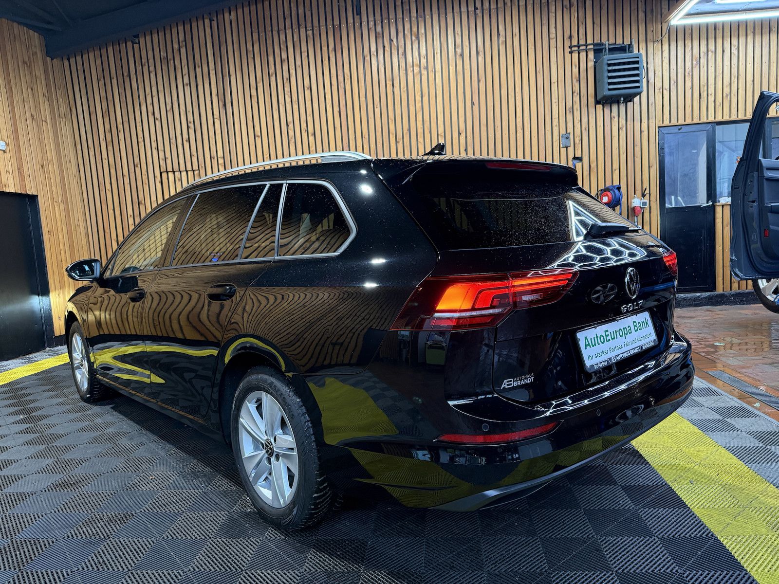 Fahrzeugabbildung Volkswagen Golf Variant 2,0 TDI Facel. DSG*Navi*LED*Kam*AHK