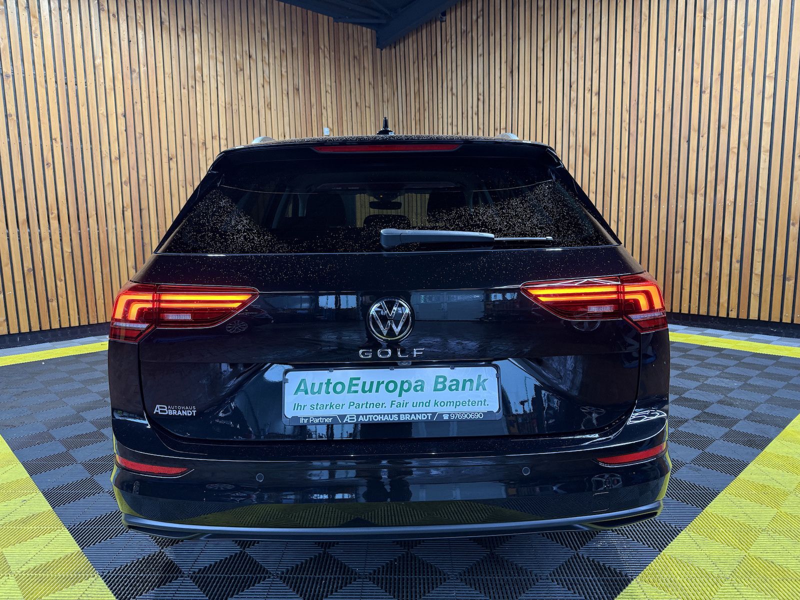 Fahrzeugabbildung Volkswagen Golf Variant 2,0 TDI Facel. DSG*Navi*LED*Kam*AHK