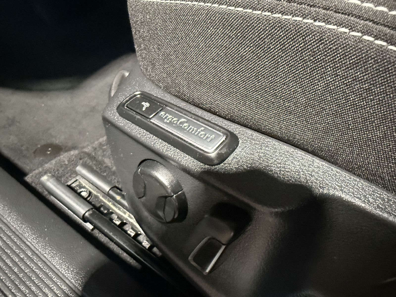 Fahrzeugabbildung Volkswagen Passat Variant 1,5 TSI DSG *Navi*LED*Kam*ACC*AHK