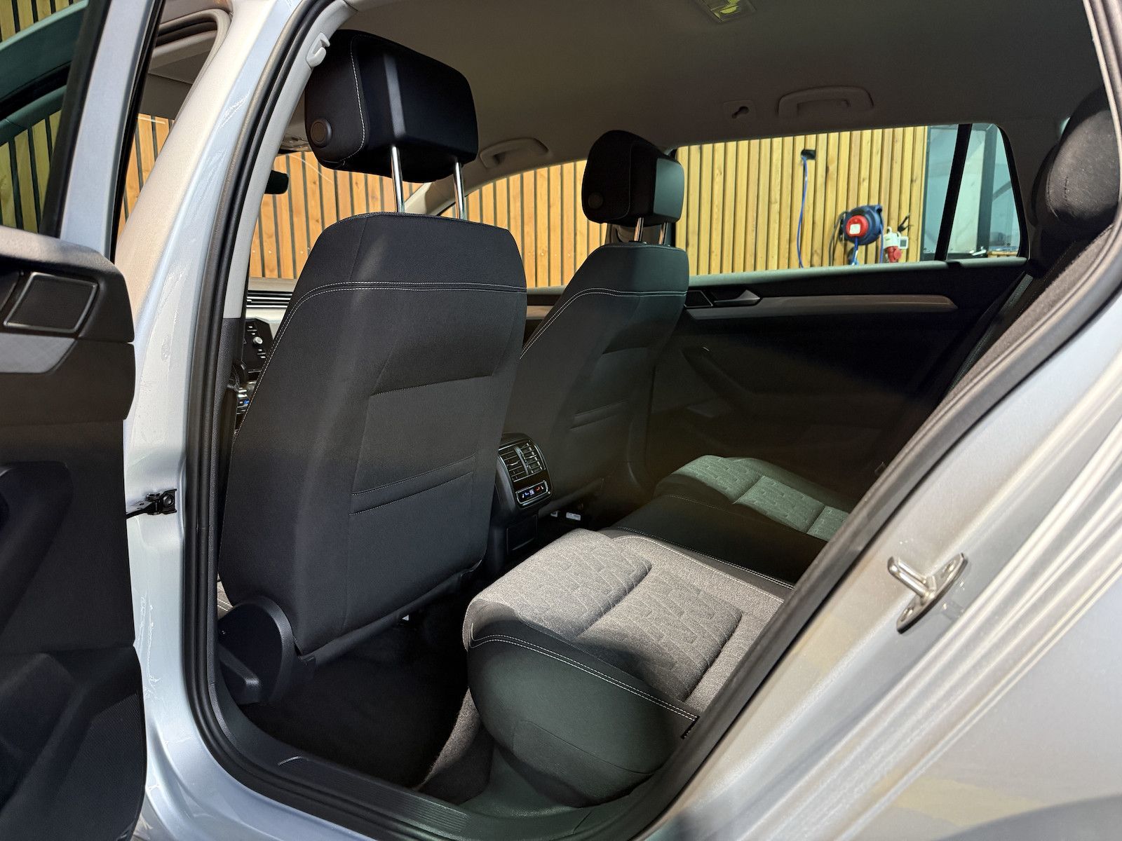 Fahrzeugabbildung Volkswagen Passat Variant 1,5 TSI DSG *Navi*LED*Kam*ACC*AHK