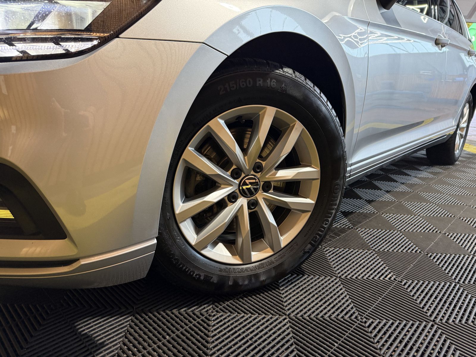 Fahrzeugabbildung Volkswagen Passat Variant 1,5 TSI DSG *Navi*LED*Kam*ACC*AHK