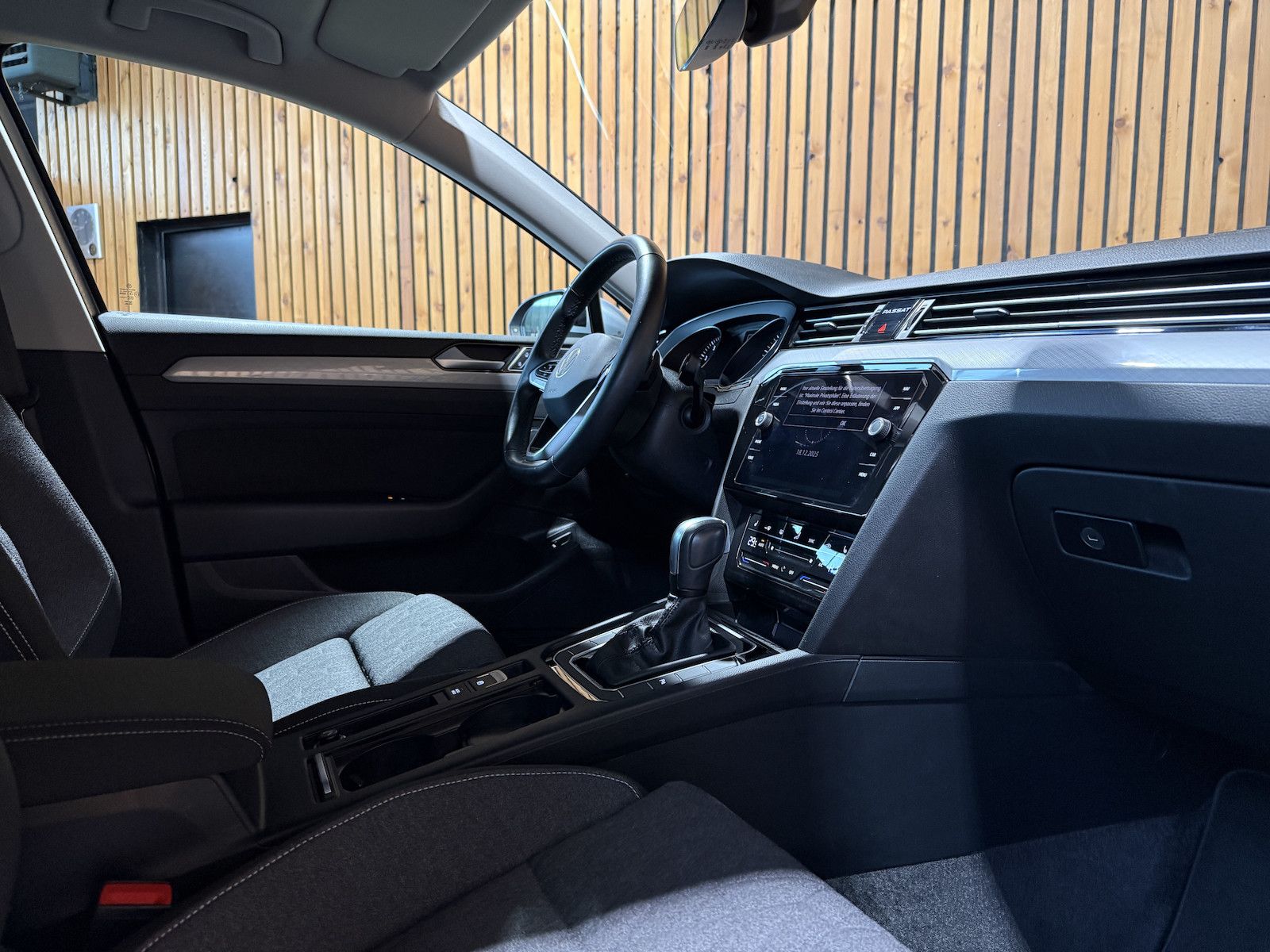 Fahrzeugabbildung Volkswagen Passat Variant 1,5 TSI DSG *Navi*LED*Kam*ACC*AHK