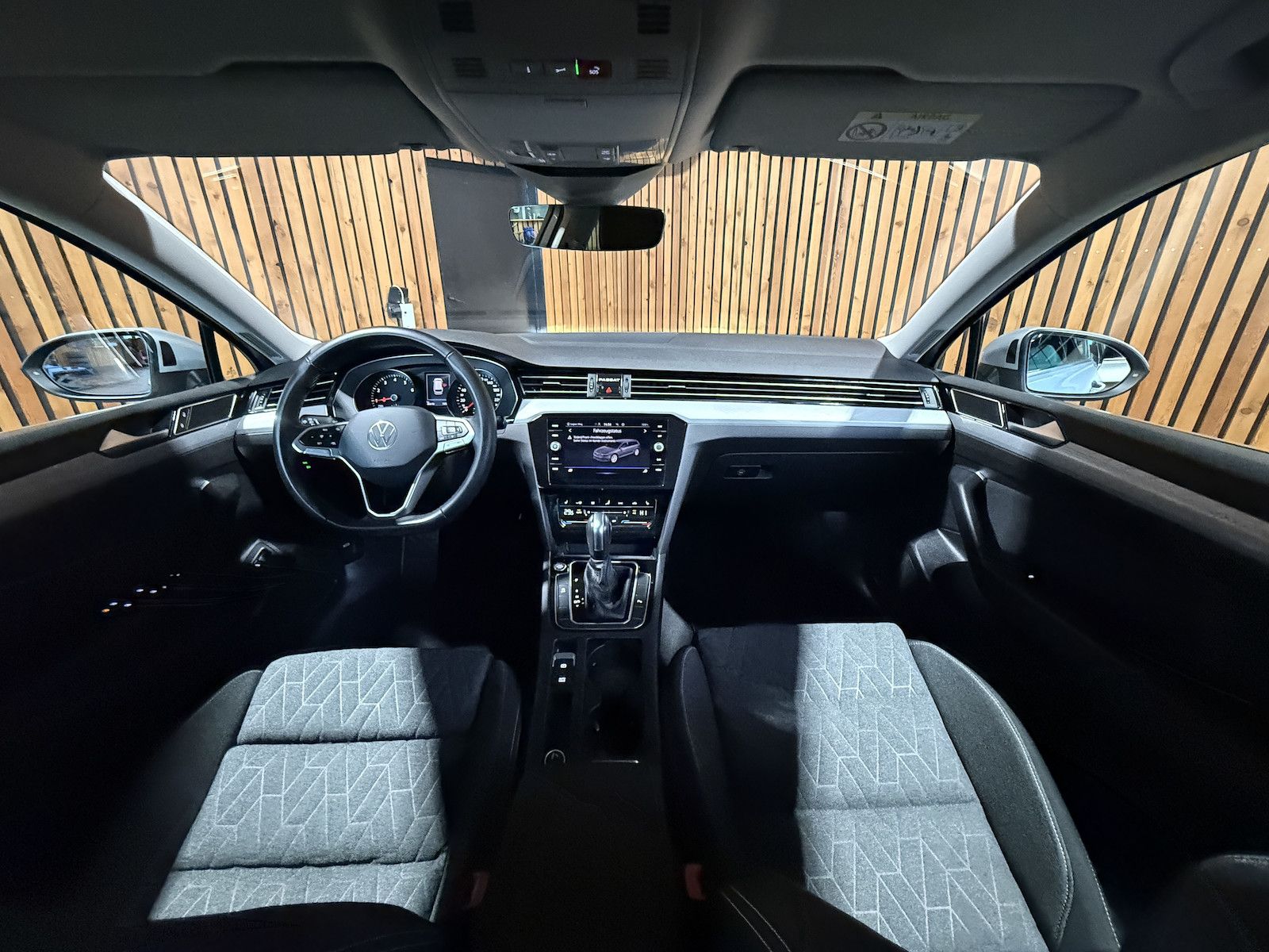 Fahrzeugabbildung Volkswagen Passat Variant 1,5 TSI DSG *Navi*LED*Kam*ACC*AHK