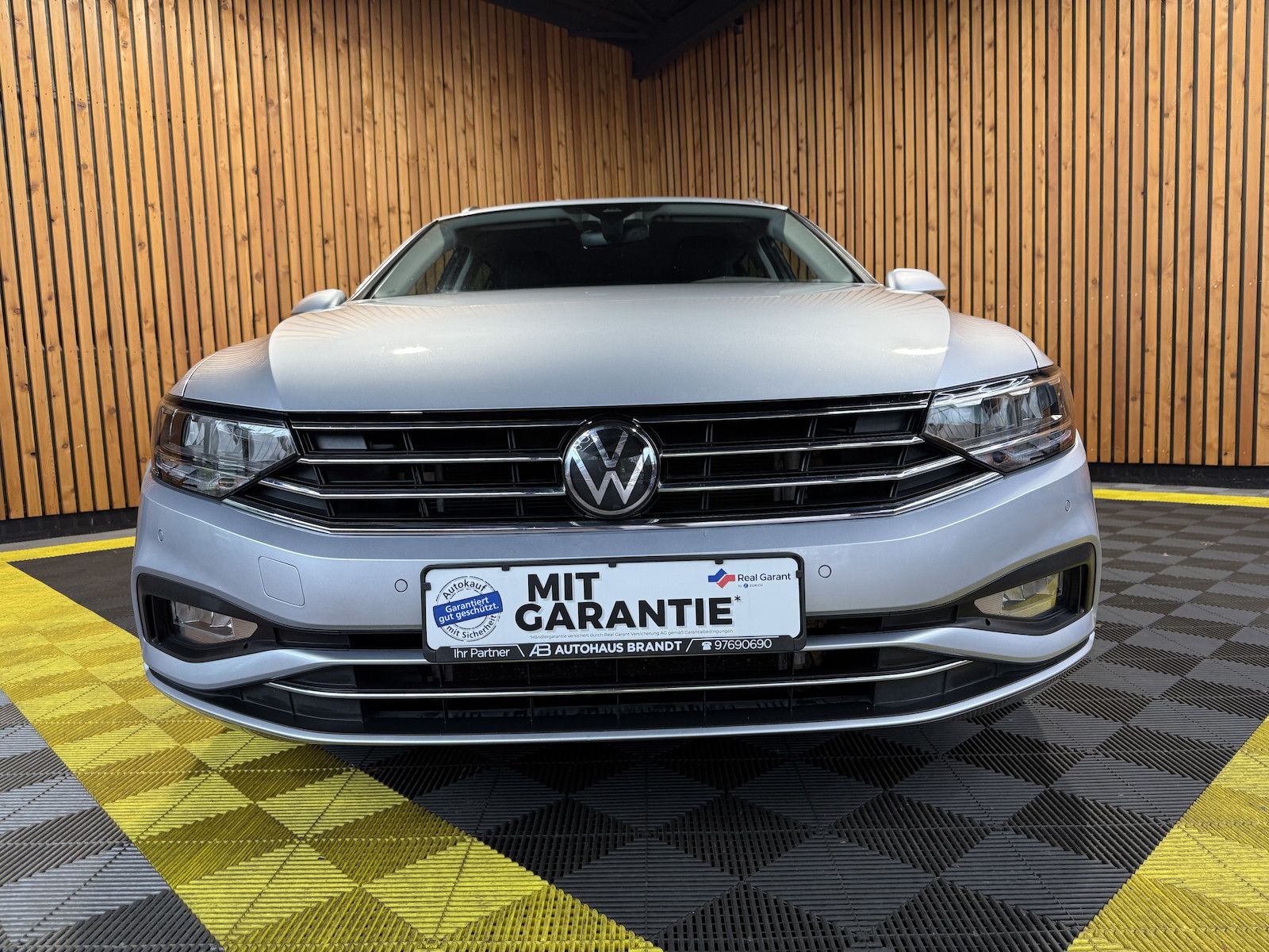Fahrzeugabbildung Volkswagen Passat Variant 1,5 TSI DSG *Navi*LED*Kam*ACC*AHK
