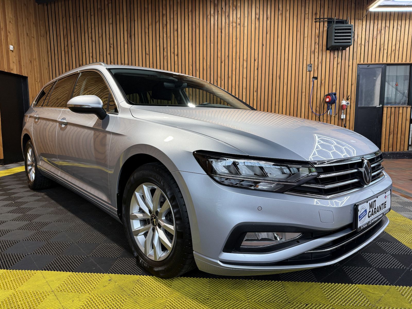 Fahrzeugabbildung Volkswagen Passat Variant 1,5 TSI DSG *Navi*LED*Kam*ACC*AHK