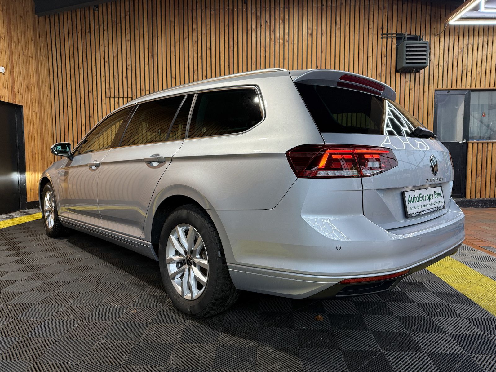 Fahrzeugabbildung Volkswagen Passat Variant 1,5 TSI DSG *Navi*LED*Kam*ACC*AHK