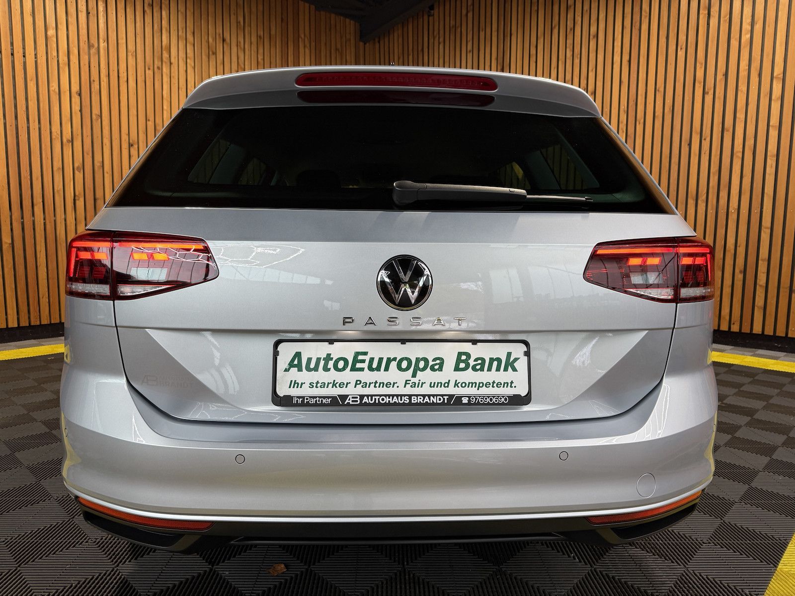 Fahrzeugabbildung Volkswagen Passat Variant 1,5 TSI DSG *Navi*LED*Kam*ACC*AHK