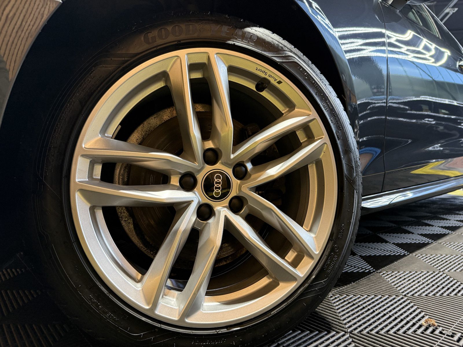 Fahrzeugabbildung Audi A4 Avant adv. 35 TFSI Aut Navi*AHK*ACC*LED*Leder