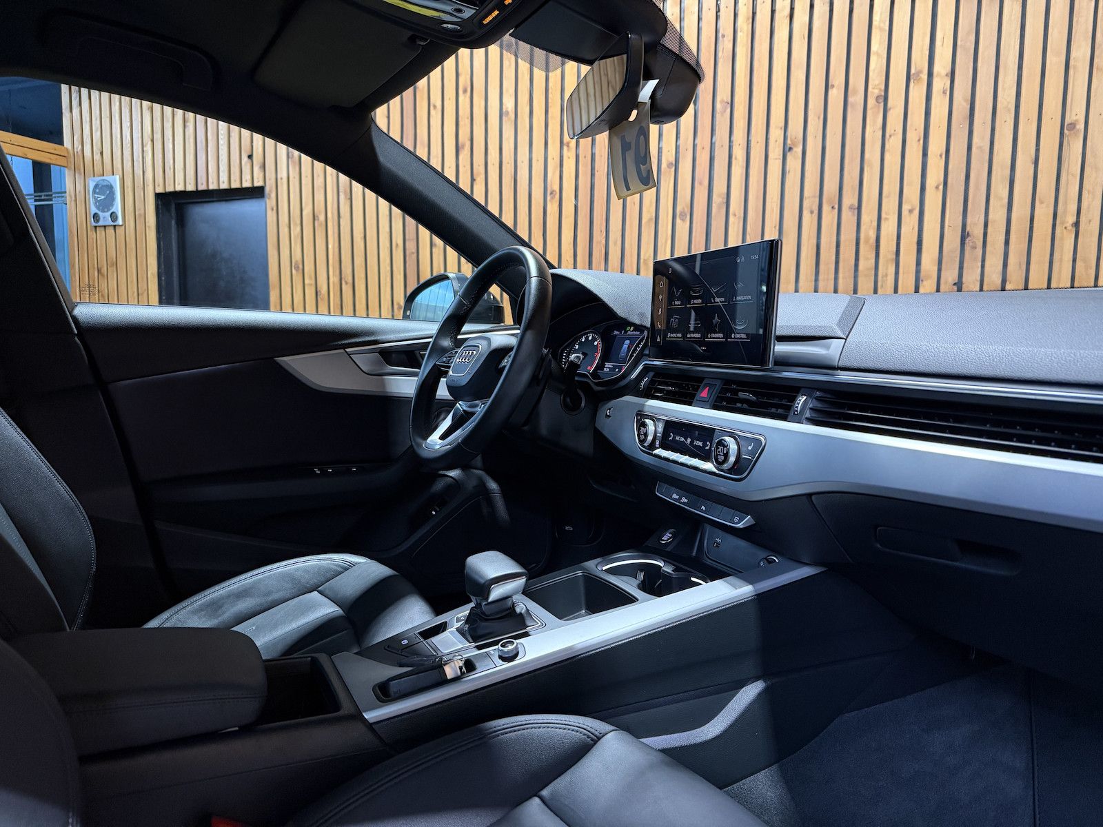 Fahrzeugabbildung Audi A4 Avant adv. 35 TFSI Aut Navi*AHK*ACC*LED*Leder