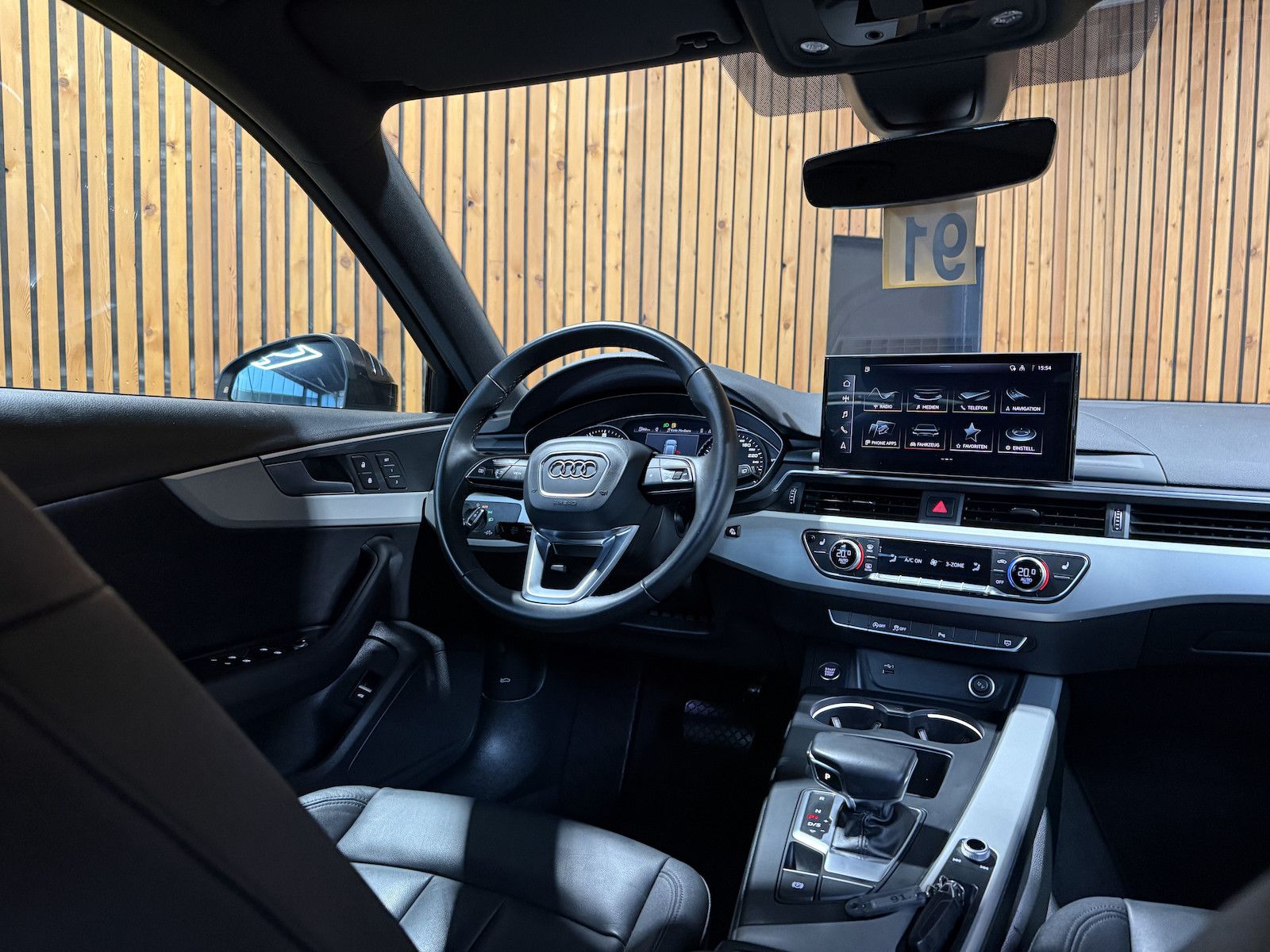 Fahrzeugabbildung Audi A4 Avant adv. 35 TFSI Aut Navi*AHK*ACC*LED*Leder