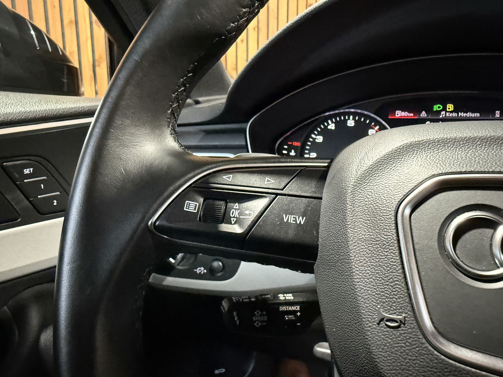 Fahrzeugabbildung Audi A4 Avant adv. 35 TFSI Aut Navi*AHK*ACC*LED*Leder