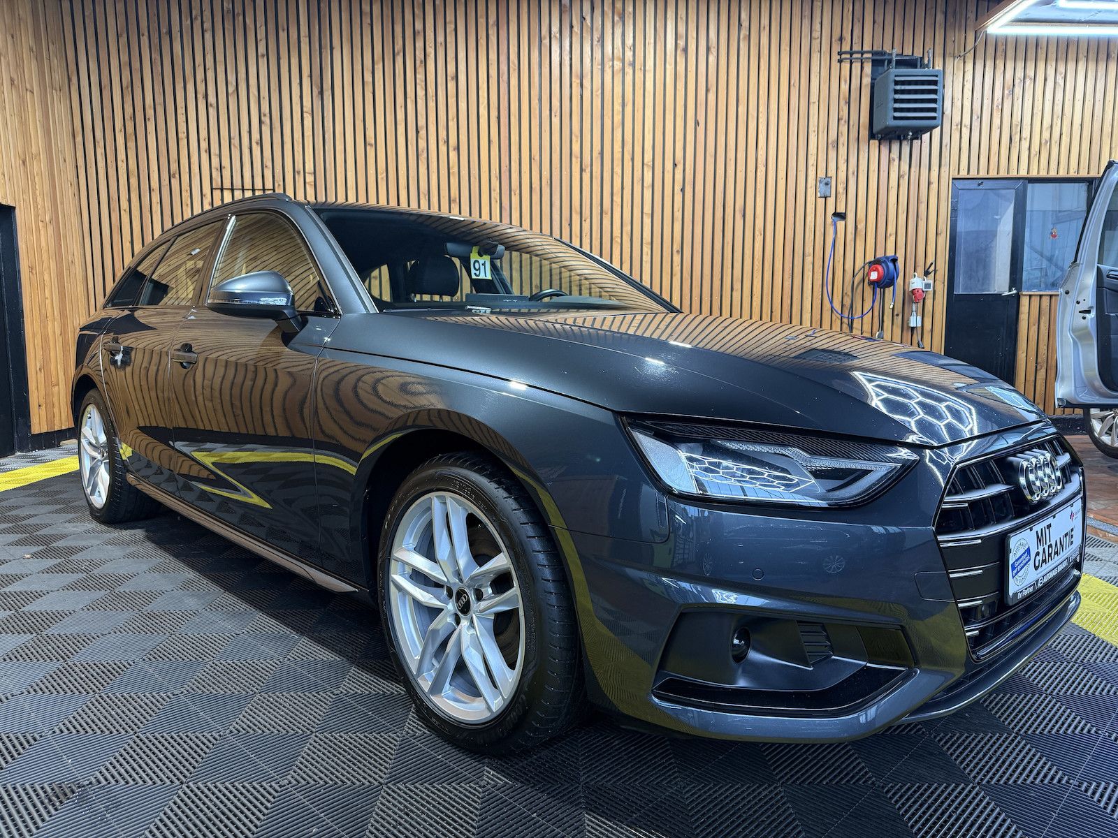 Fahrzeugabbildung Audi A4 Avant adv. 35 TFSI Aut Navi*AHK*ACC*LED*Leder