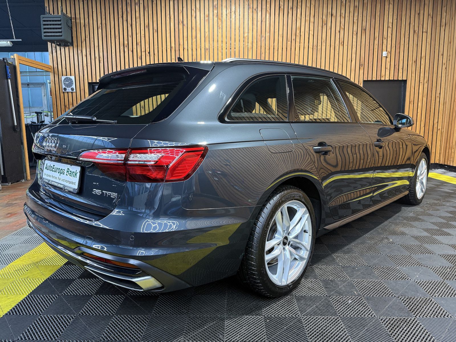 Fahrzeugabbildung Audi A4 Avant adv. 35 TFSI Aut Navi*AHK*ACC*LED*Leder