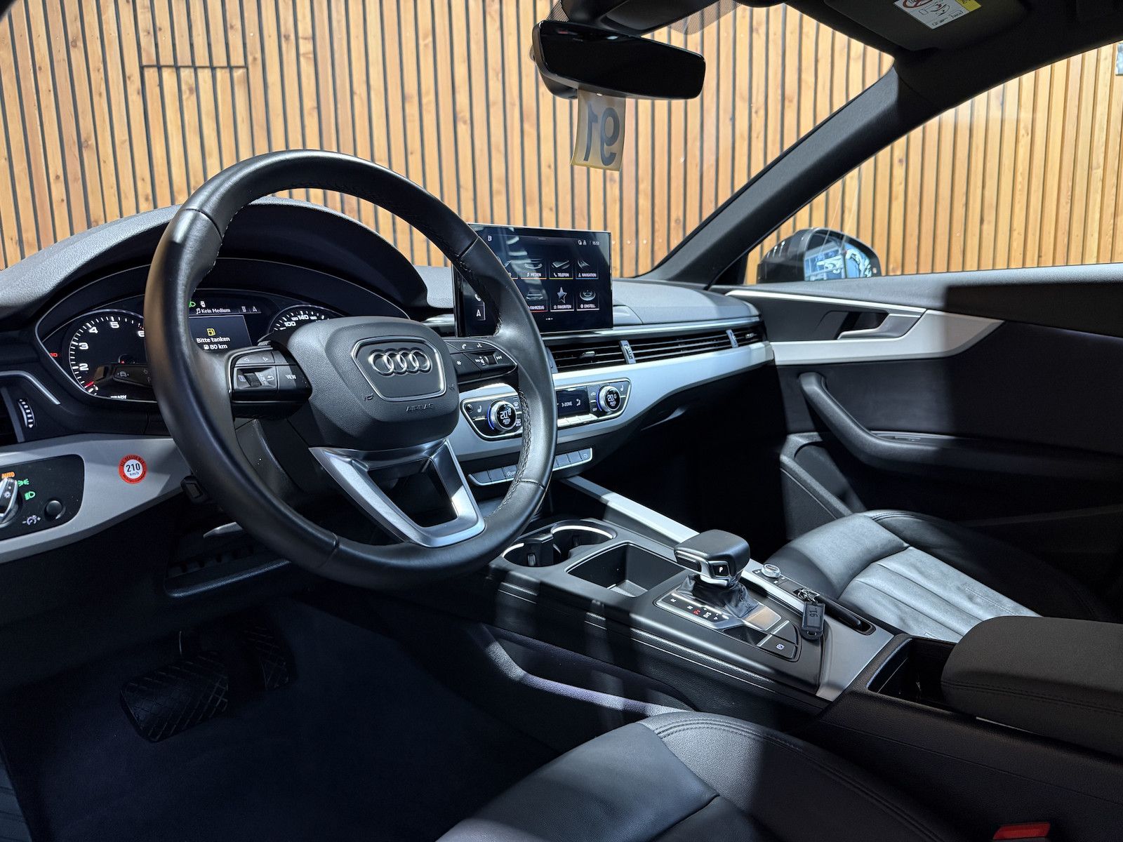 Fahrzeugabbildung Audi A4 Avant adv. 35 TFSI Aut Navi*AHK*ACC*LED*Leder