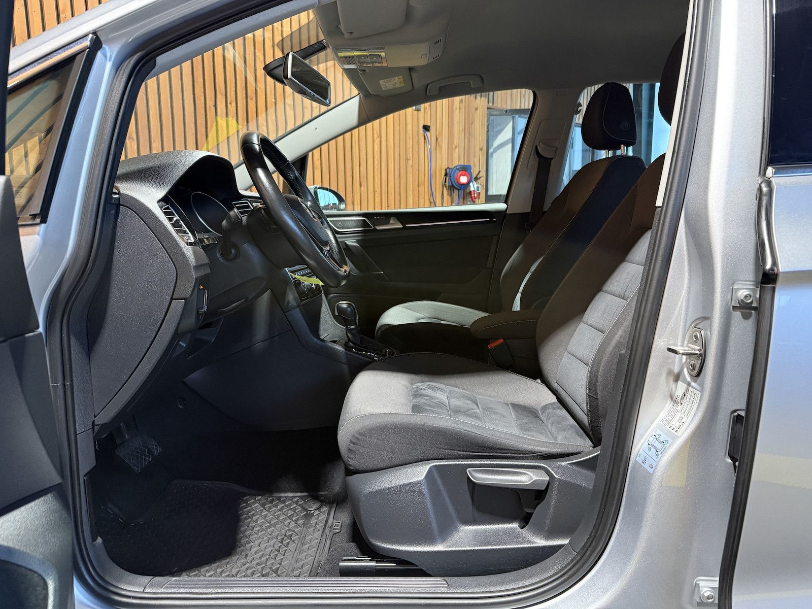 Fahrzeugabbildung Volkswagen Golf Sportsvan 1,4 TSI Highline DSG NAVI*AHK*XEN