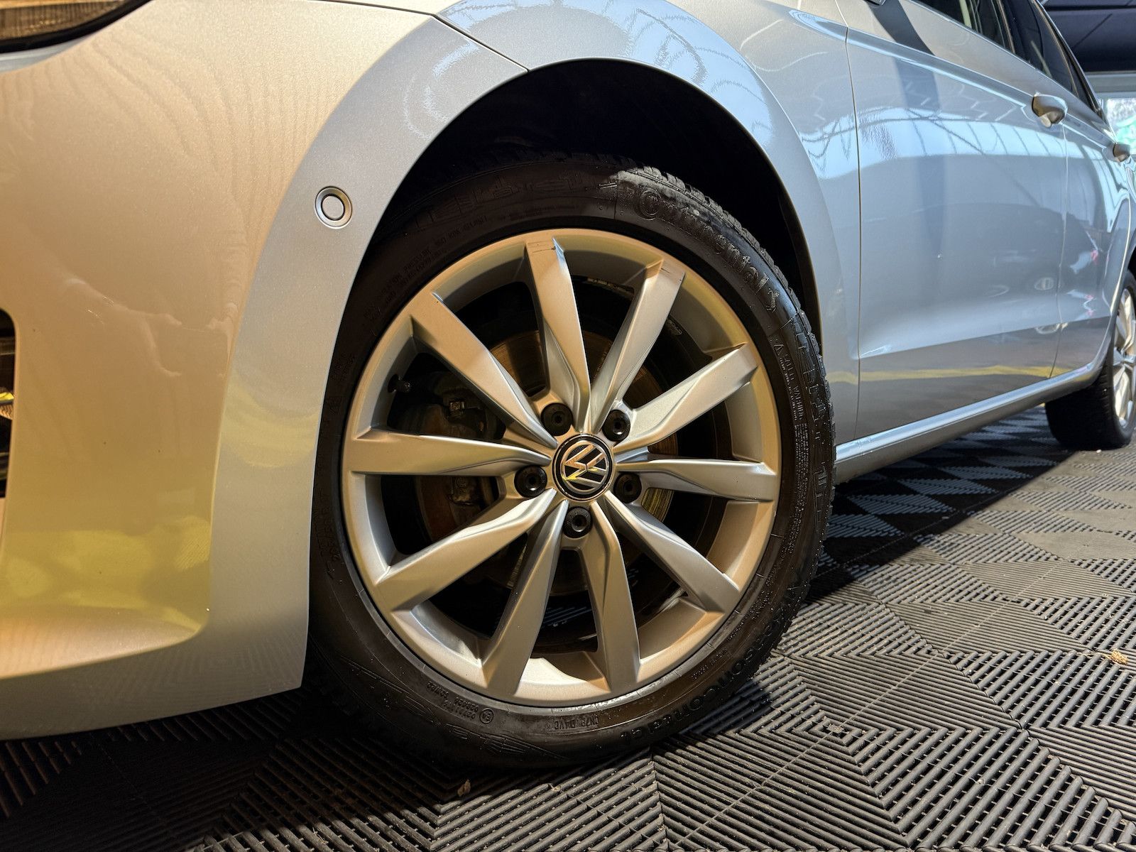 Fahrzeugabbildung Volkswagen Golf Sportsvan 1,4 TSI Highline DSG NAVI*AHK*XEN