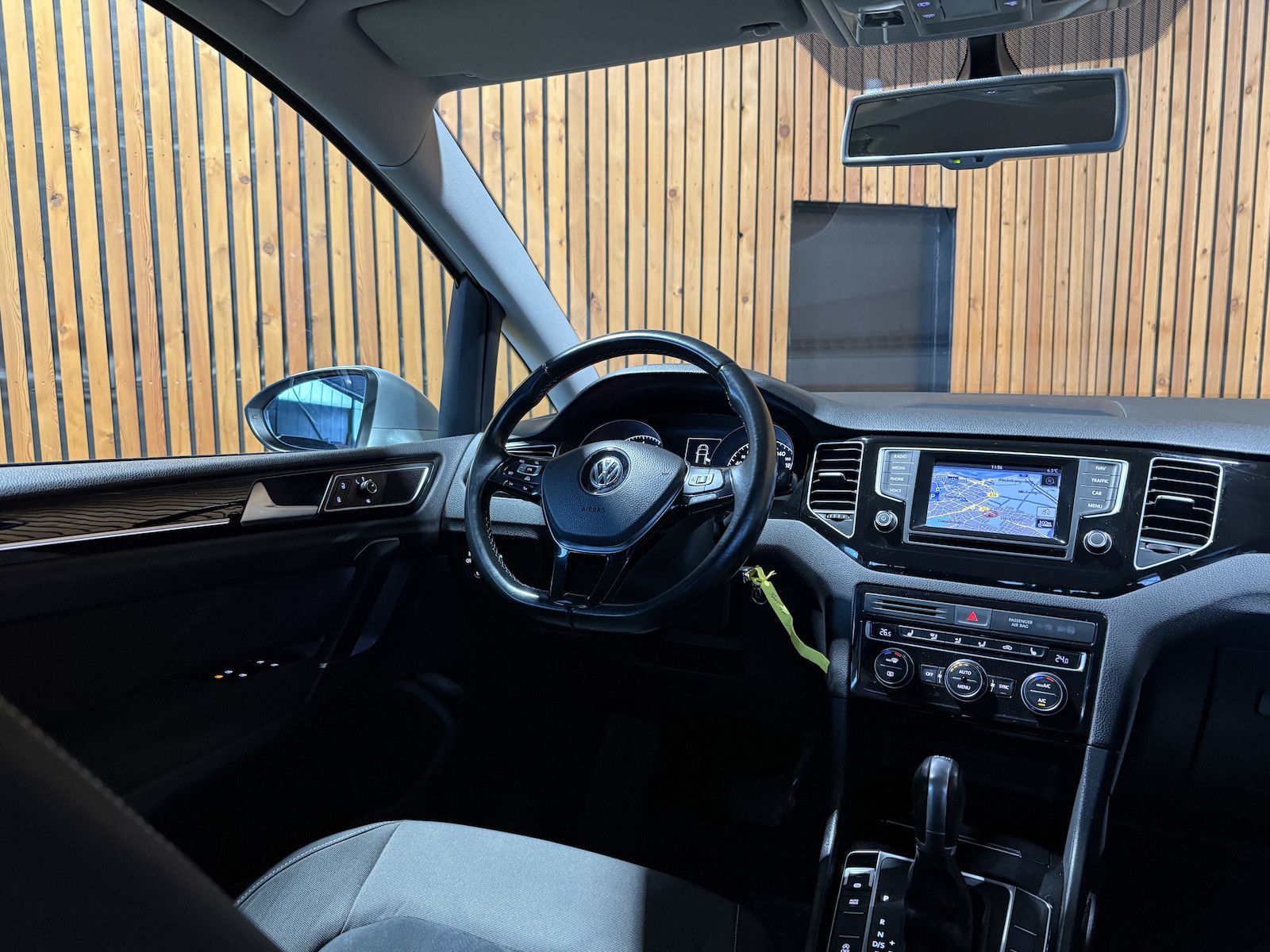 Fahrzeugabbildung Volkswagen Golf Sportsvan 1,4 TSI Highline DSG NAVI*AHK*XEN