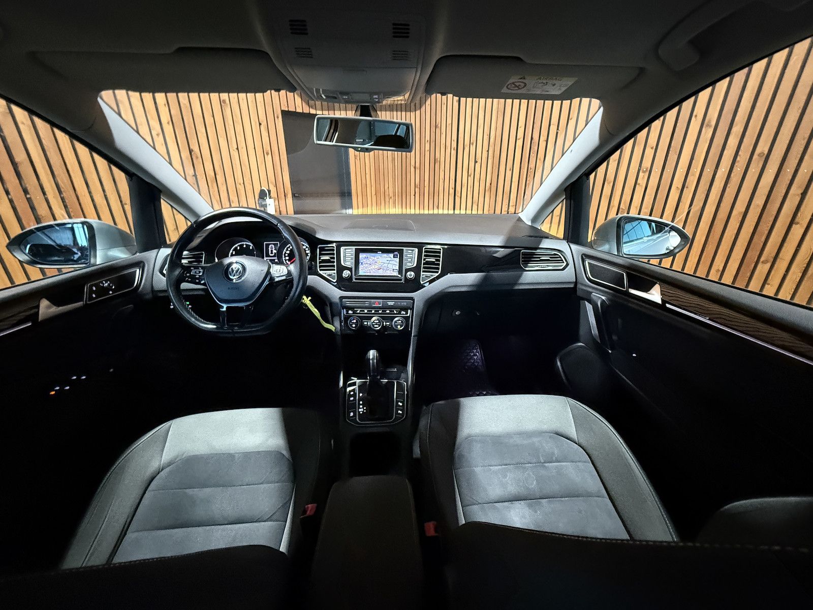 Fahrzeugabbildung Volkswagen Golf Sportsvan 1,4 TSI Highline DSG NAVI*AHK*XEN