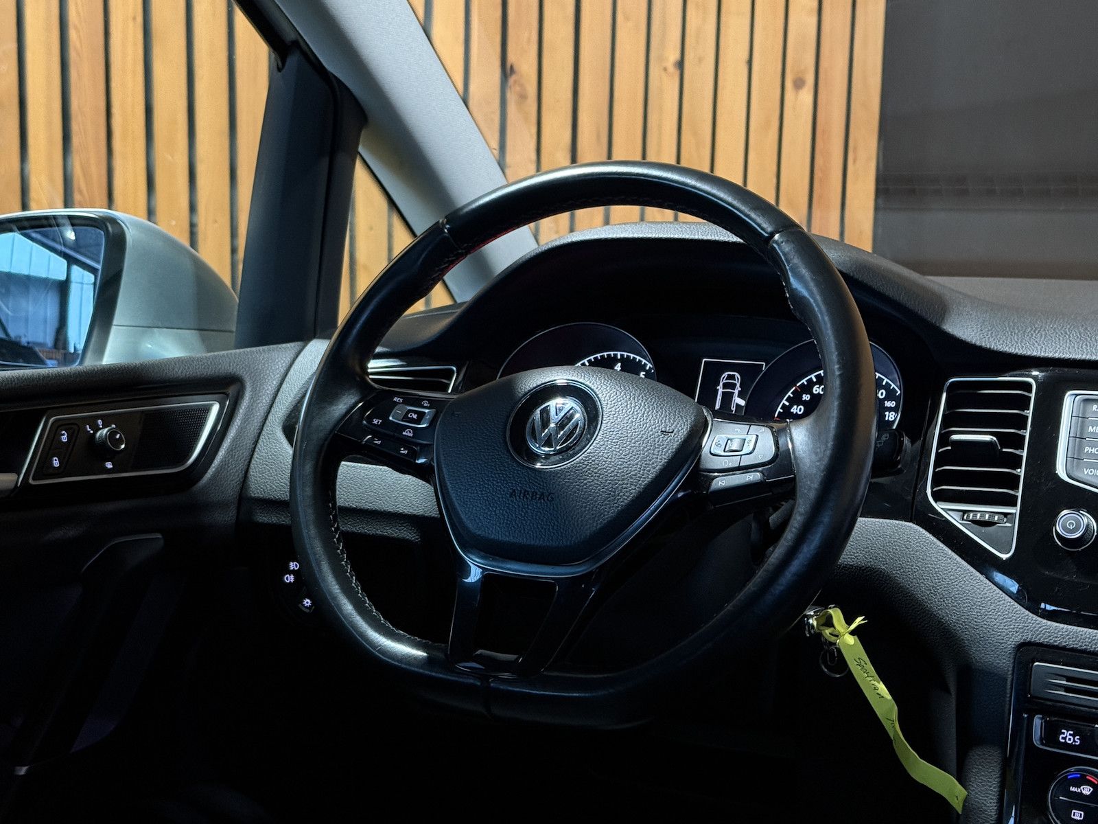 Fahrzeugabbildung Volkswagen Golf Sportsvan 1,4 TSI Highline DSG NAVI*AHK*XEN