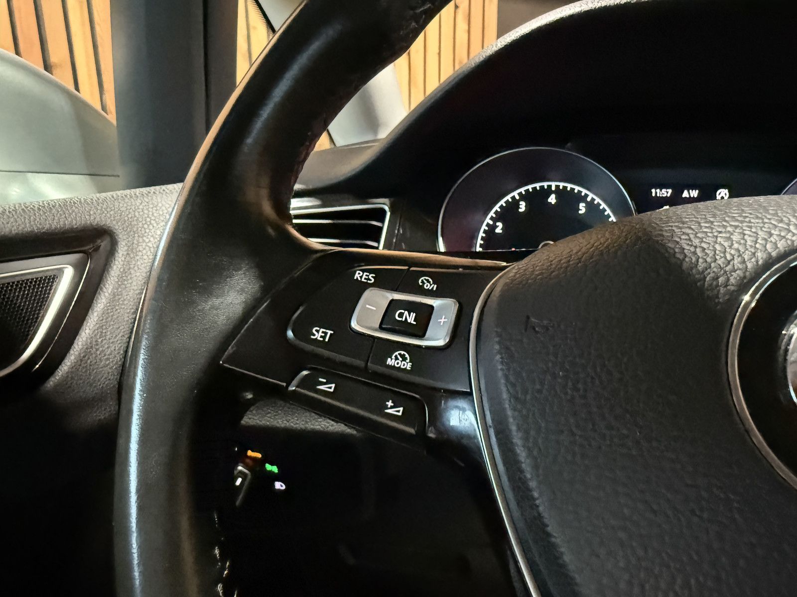 Fahrzeugabbildung Volkswagen Golf Sportsvan 1,4 TSI Highline DSG NAVI*AHK*XEN